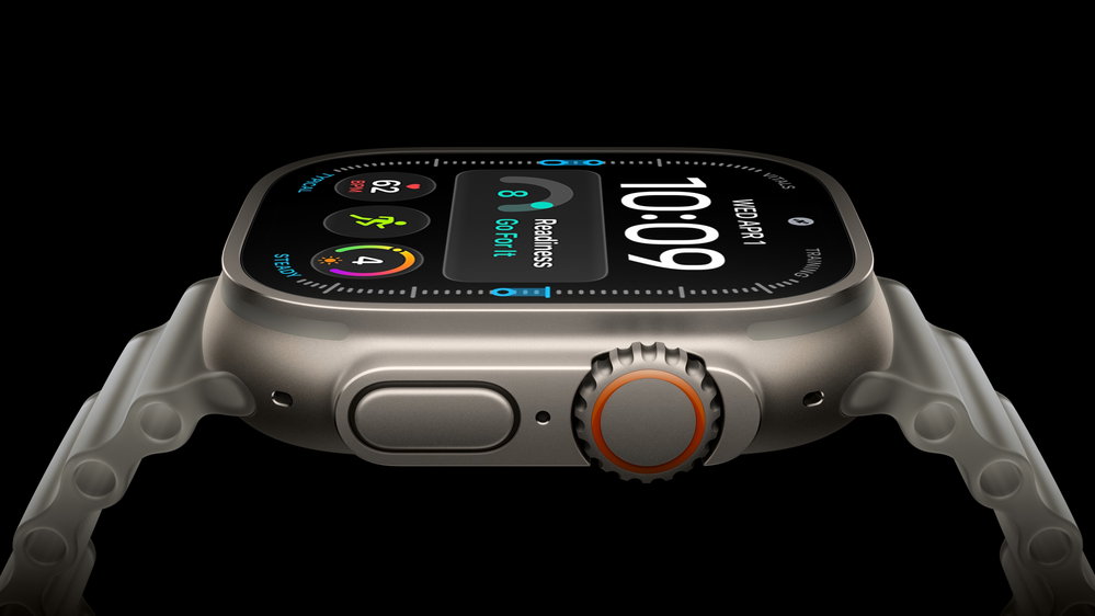 Apple Watch Ultra 4 van titanium met het nieuwe Readiness-overzicht op het scherm