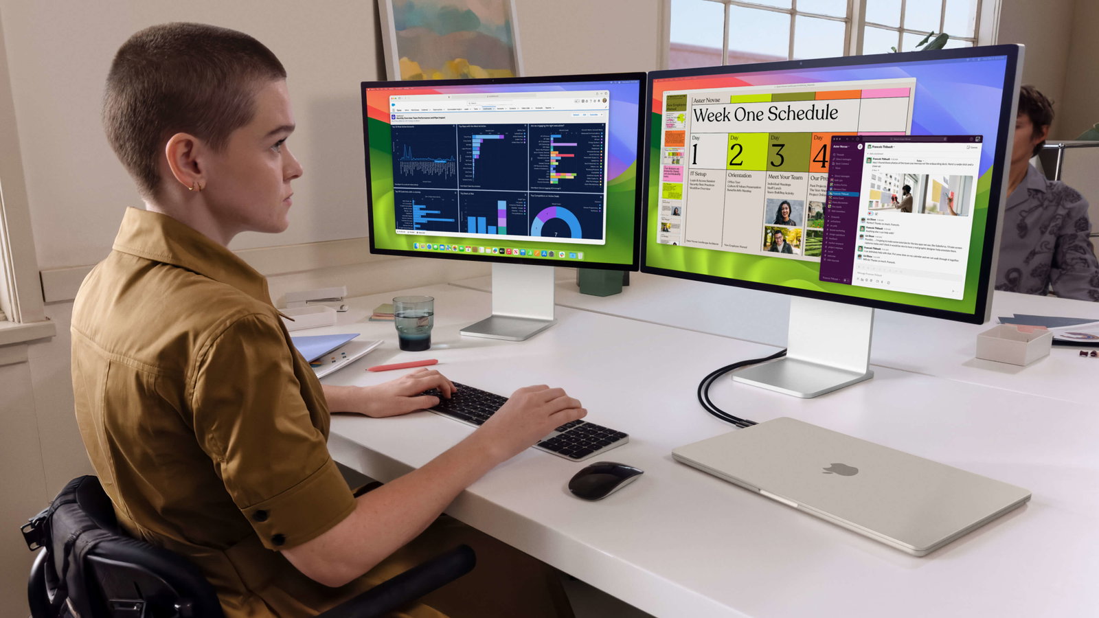 De MacBook Air M3 met twee schermen