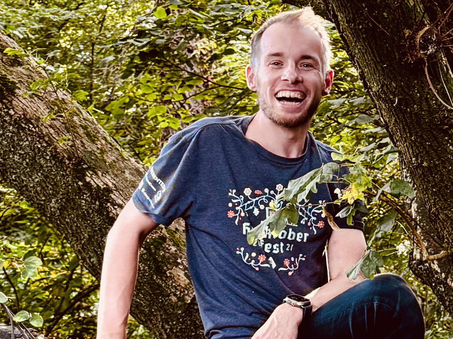 Martijn van Apple Coach in een boom