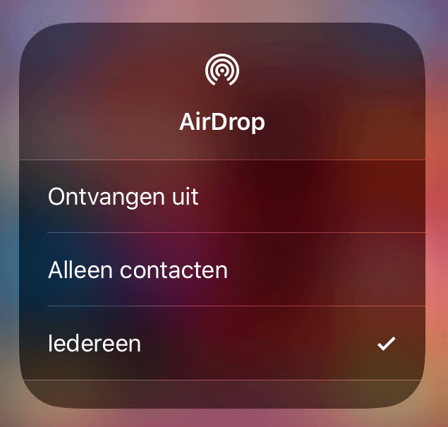 Kies uit Ontvangen uit, Alleen contacten, of Iedereen voor AirDrop