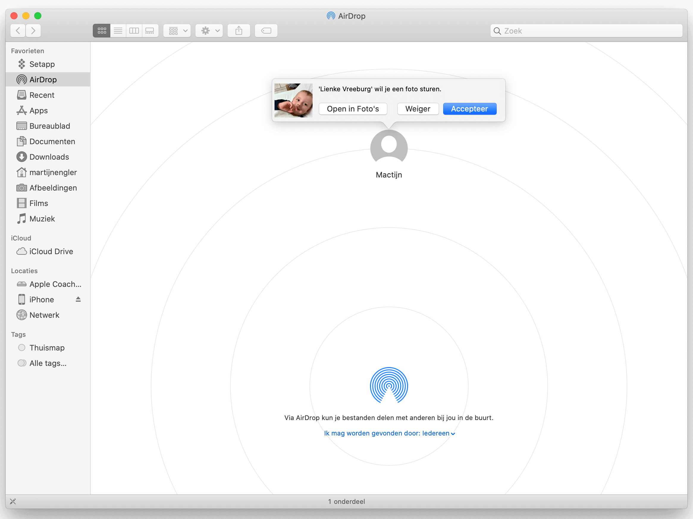 Een AirDrop-verzoek terwijl er al een AirDrop Finder-venster open is
