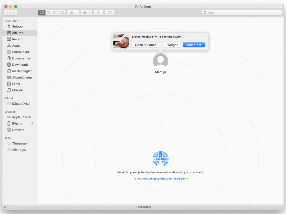 Een AirDrop-verzoek terwijl er al een AirDrop Finder-venster open is