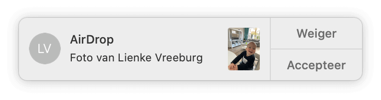 Push notificatie rechtsboven in het venster op de Mac, om een AirDrop verzoek aan te geven