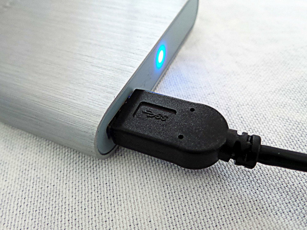 Een externe harde schijf sluit je meestal eenvoudig aan via USB