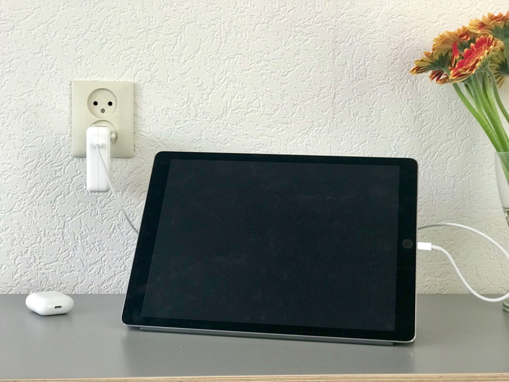Deze iPad laadt extra snel op via de USB-C adapter van de MacBook Pro