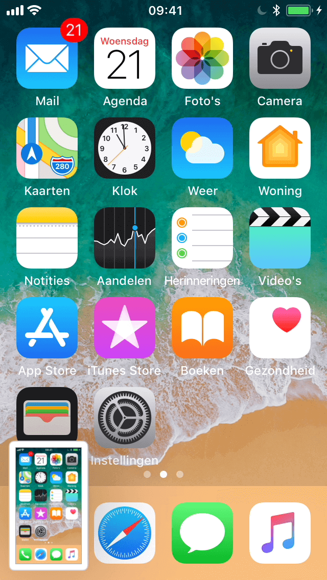 Linksonder op het iPhone of iPad scherm verschijnt een voorvertoning van de schermafbeelding